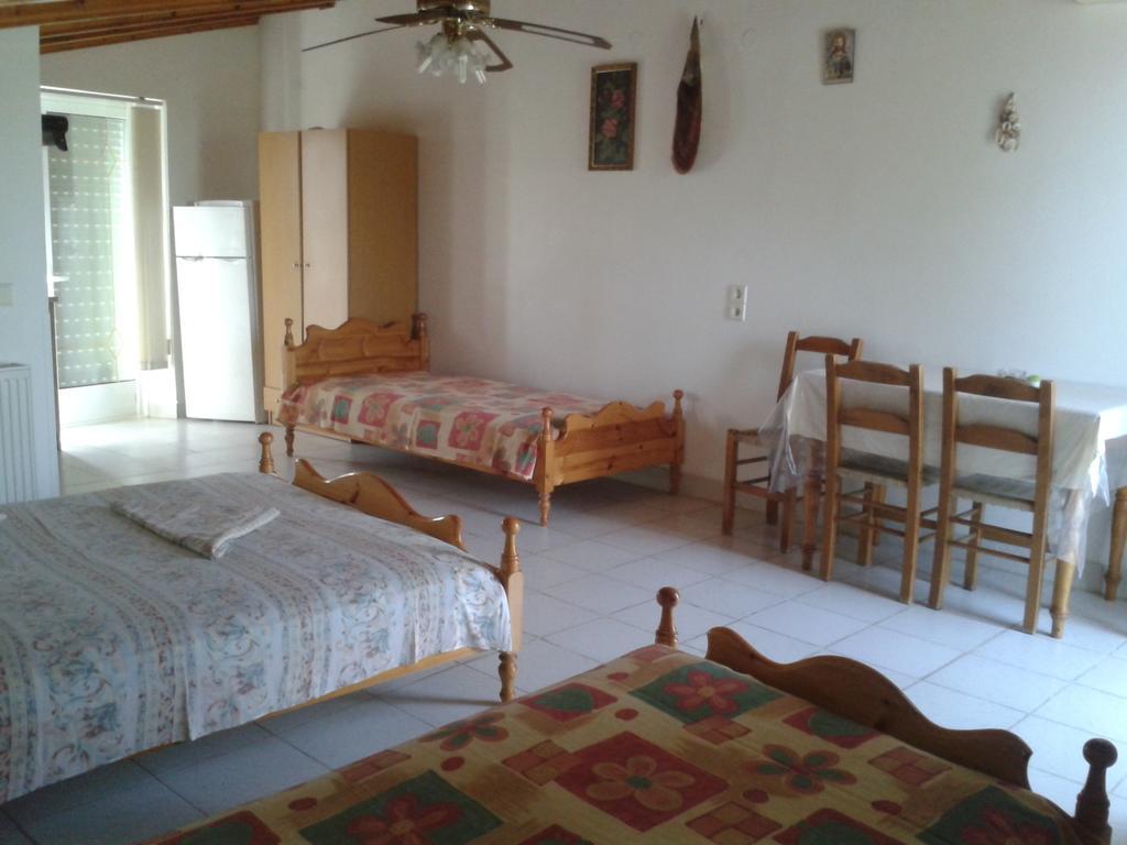 Efterpi Aggeli Apartman Loutrópolis Thermís Szoba fotó