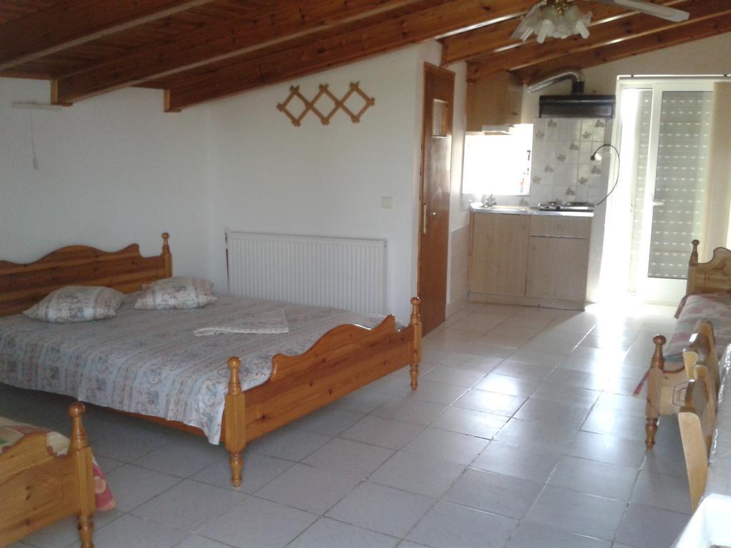 Efterpi Aggeli Apartman Loutrópolis Thermís Szoba fotó